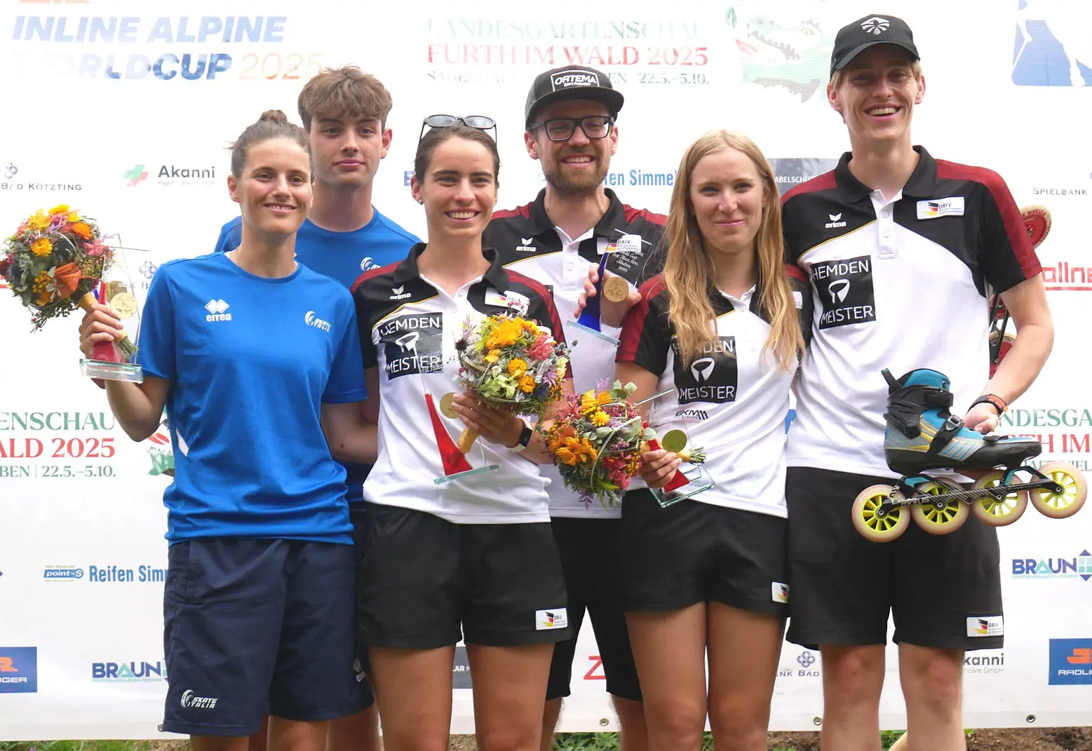 Die jeweils drei Besten der Sonntagsrennen im Inline-alpin-Slalom.