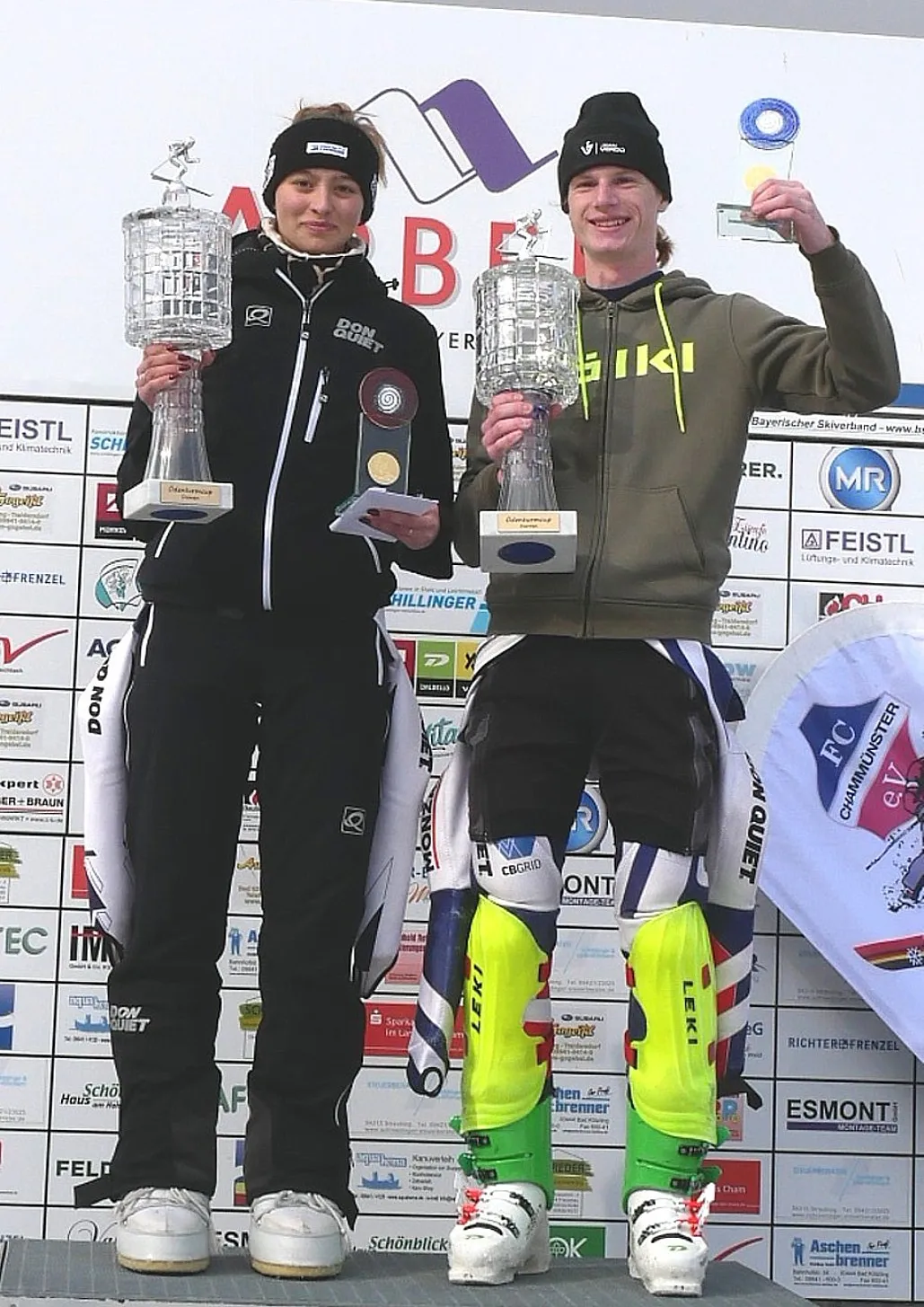 Adela Hrbačková vom SK Arnika Plzeň und Jan Schejbal vom SV Bayerisch Eisenstein bekamen die Ödenturmcup-Glaspokale für ein Jahr mit nach Hause.
