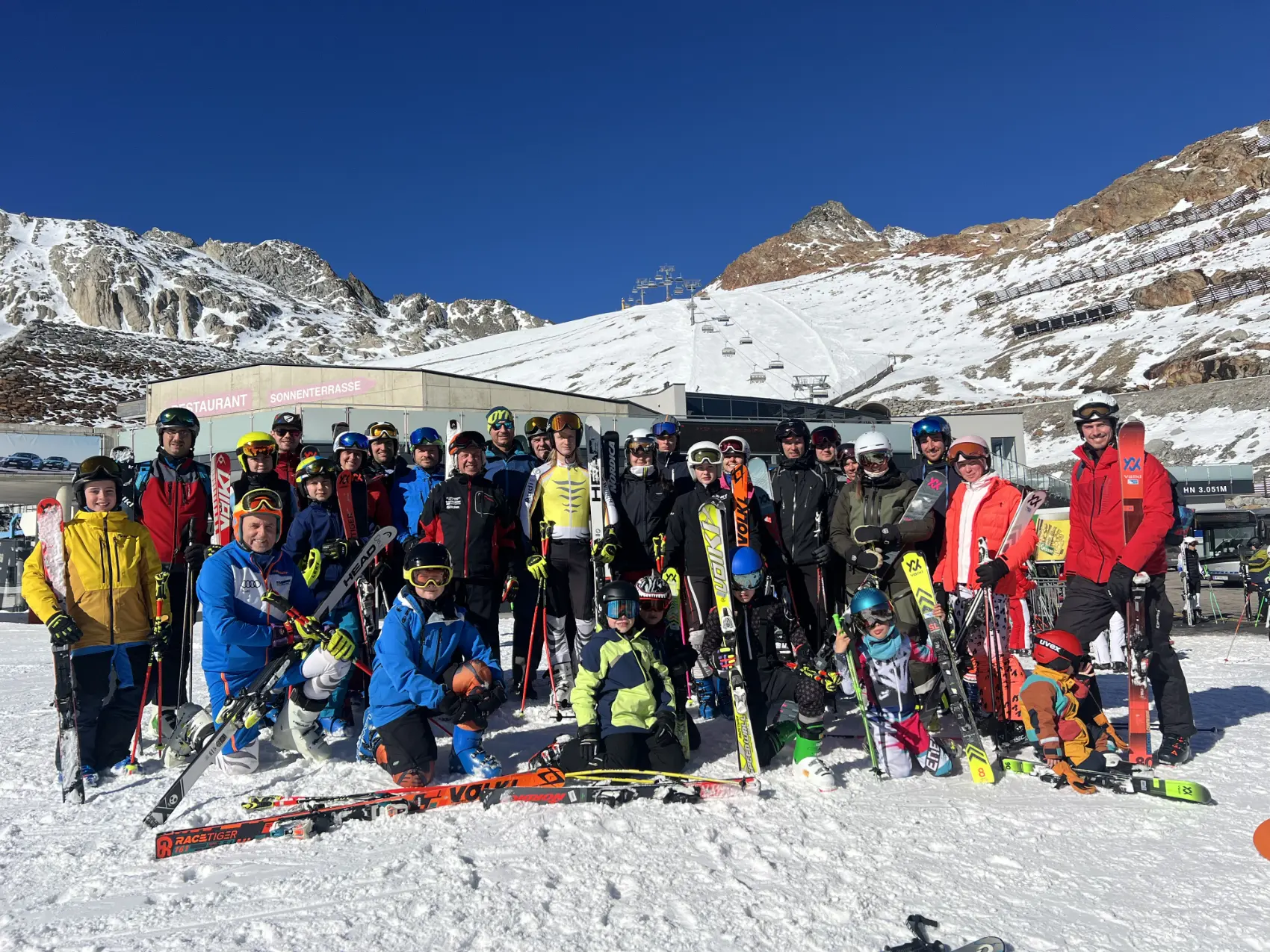 "Drei Tage Sonnenskilauf vom Allerfeinsten" hatten die Teilnehmer vom FC Chammünster. "Drei Tage Sonnenskilauf vom Allerfeinsten" hatten die Teilnehmer vom FC Chammünster.