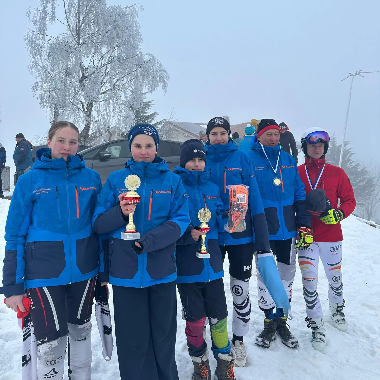 Sechs Pokale konnten die Starter des FC Chammünster bei den beiden Almbergcup-Rennen jeweils mit nach Hause nehmen. Sechs Pokale konnten die Starter des FC Chammünster bei den beiden Almbergcup-Rennen jeweils mit nach Hause nehmen.