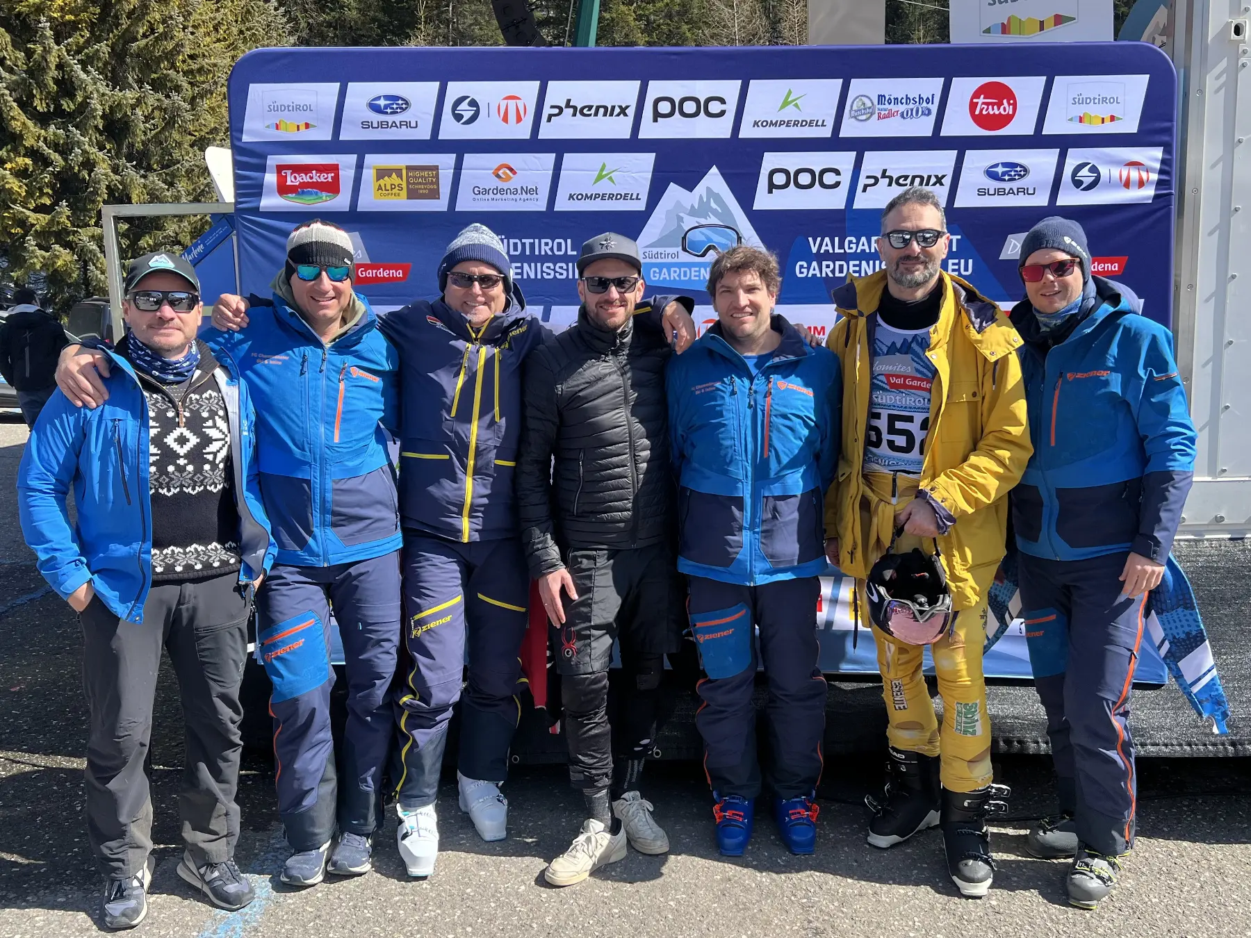 Team Bayerwald mit mehreren FCClern bei der Gardenissima – dem längsten Riesenslalom-Rennen der Welt – in Südtirol/ITA Team Bayerwald mit mehreren FCClern bei der Gardenissima – dem längsten Riesenslalom-Rennen der Welt – in Südtirol/ITA